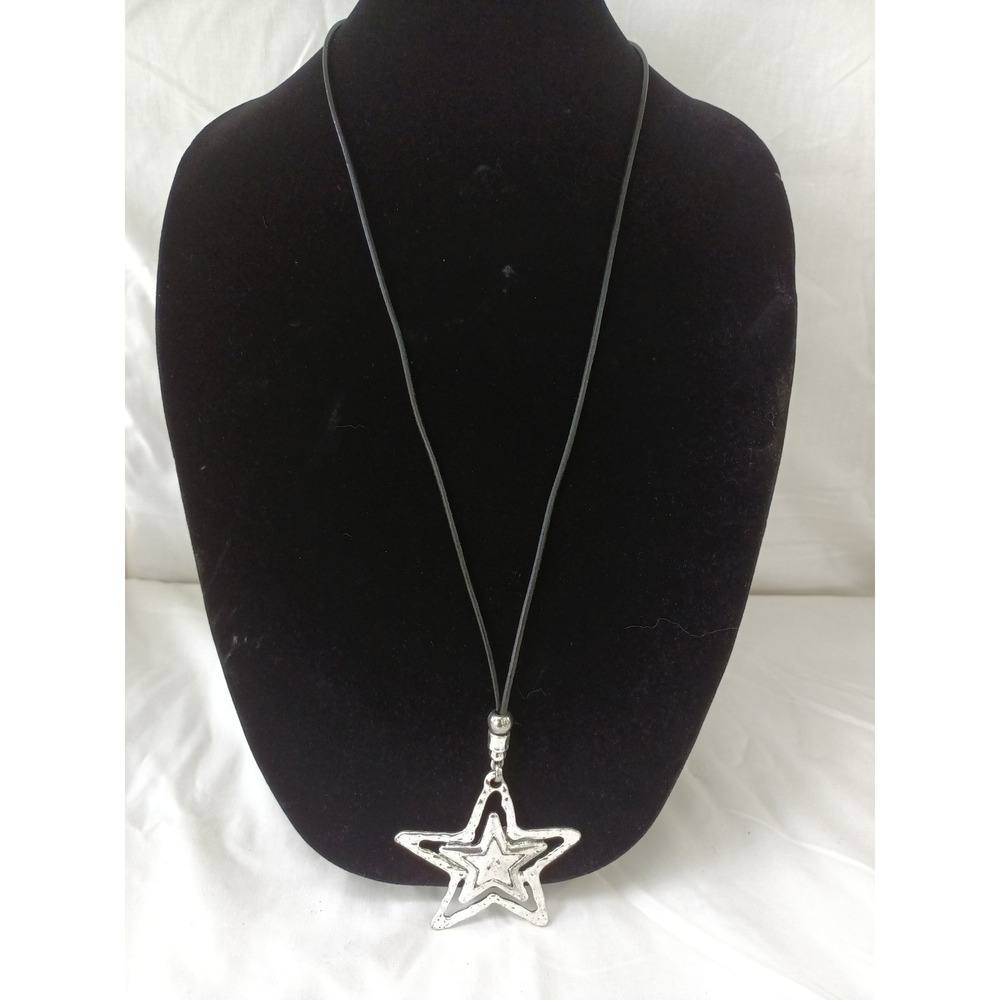 metal star corded necklace